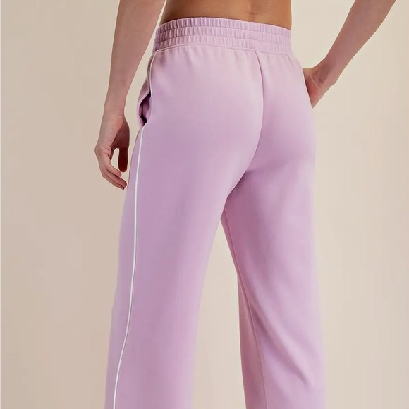 Blossom Cream Modal Scuba Straight Pant with Relaxed Silhouette Elastic Waist - Picture 4 of 6